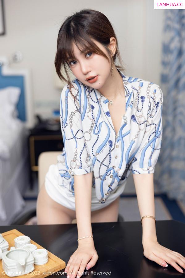 綺裡嘉 绮里嘉 [XiuRen]高清写真图 2022.10.28 No.5775 绮里嘉ula 短裙美腿第30张图片